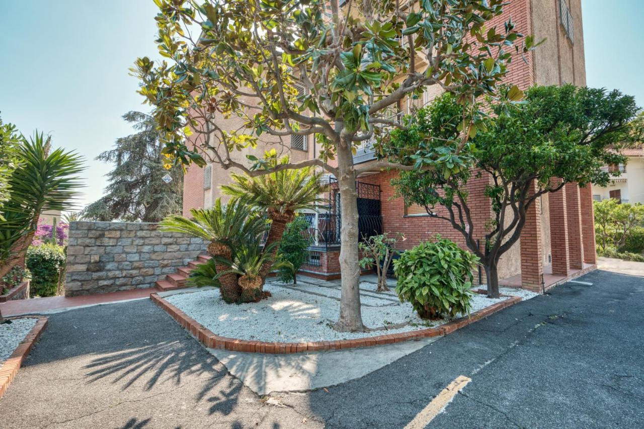 Hotel Astoria Bordighera Exterior photo